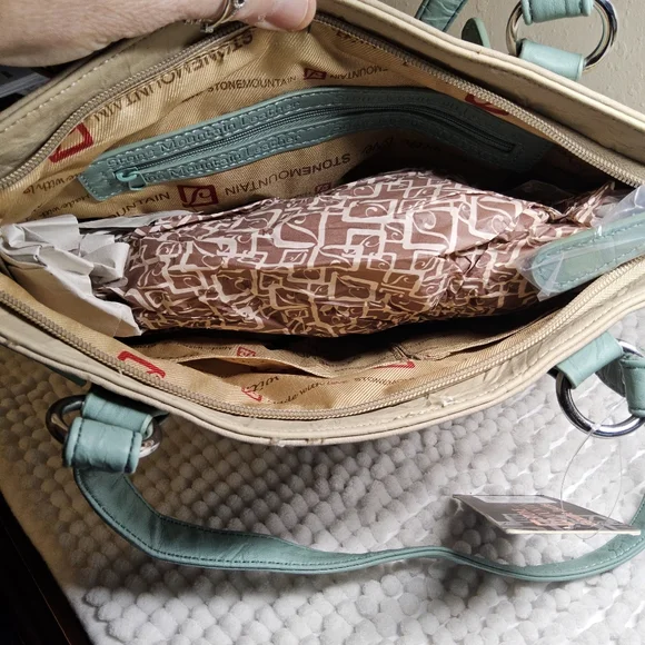 New Stone Mountain Geninue Leather Shoulder Bag - Picture 5 of 9